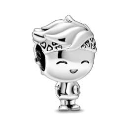 Berloque 100% prata 925 no formato de menino sorridente com skate e bandana no cabelo cod 153