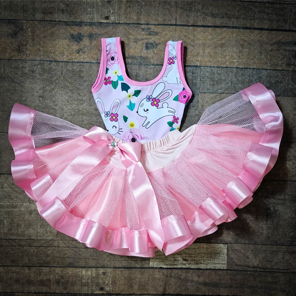 Conjunto Infantil Body e Saia de Tule Estampa de Coelho Coelhinho da Páscoa Rosa