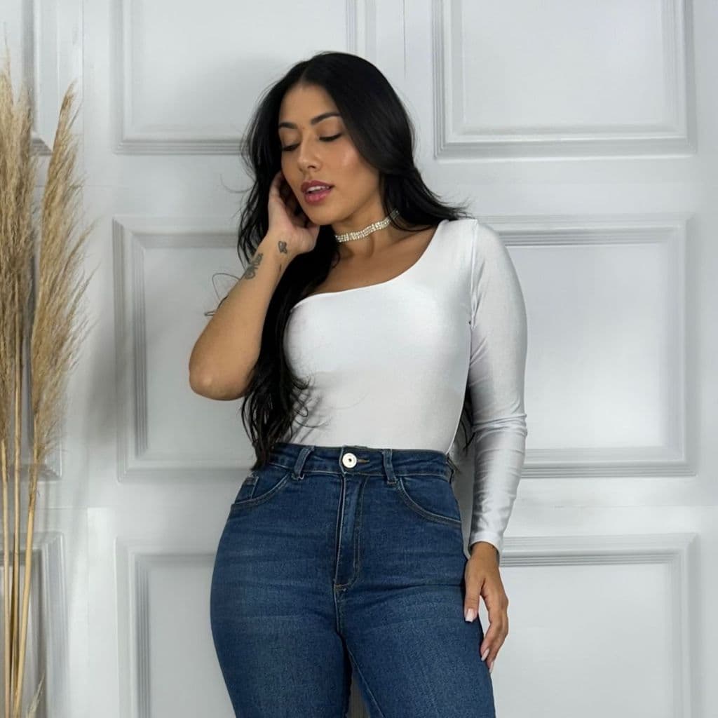 Body Feminino Acetinado Blogueira Moda sem Bojo Tendencia um Ombro Mula Manca