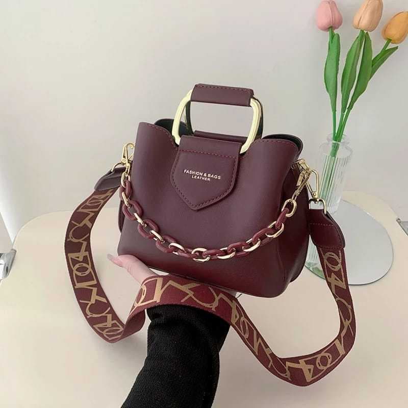 Bolsa Feminina Transversal Estilosa Passeio Shopping Tendência Fashion Bag Moda 2024 Para Mulher A Tiracolo