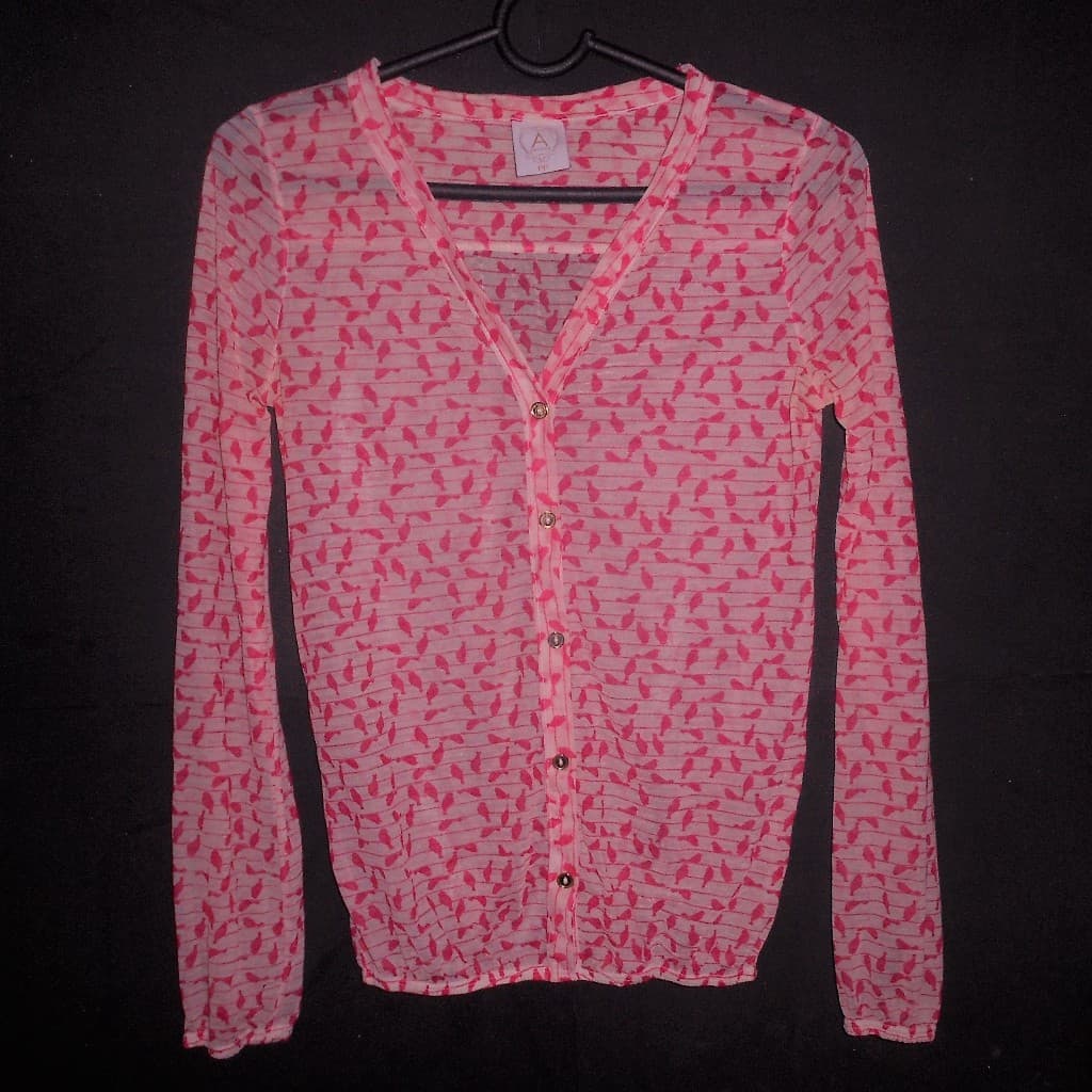 Blusa Feminina com Transparência e Detalhes de Pássaros Rosa