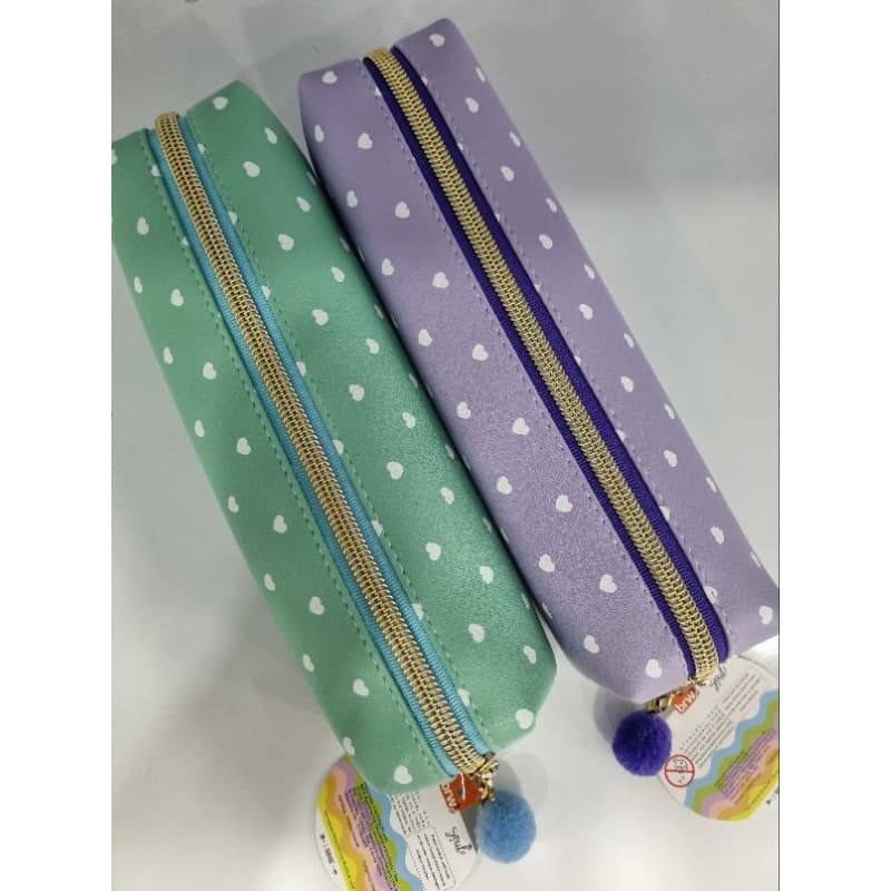 Estojo Escolar Corações Brw com Pompom no Ziper  / Material Escolar  / Papelaria  / Volta às Aulas / Estojo Fofo