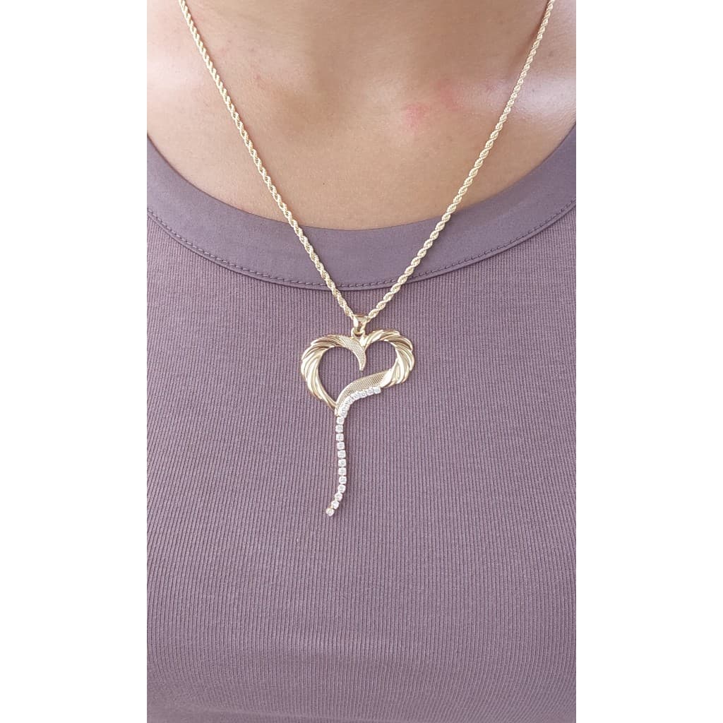 Colar Feminino Coração Cravejado pedrinhas Zircônia Elegante Dourado.