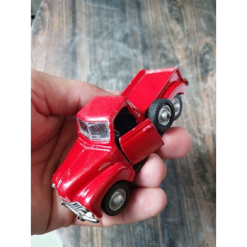 pikup Chevrolet 3100 escala 1/36