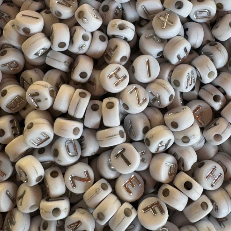 Miçanga Infantil Letras Branco/Prata - 7*4mm
