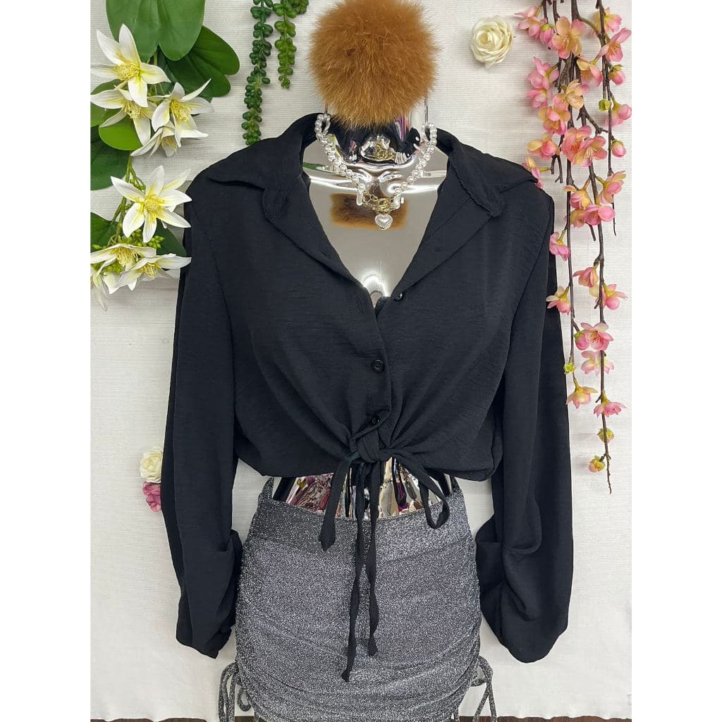 T052Camisa feminina manga longa em tecido Duna com botões de lapela