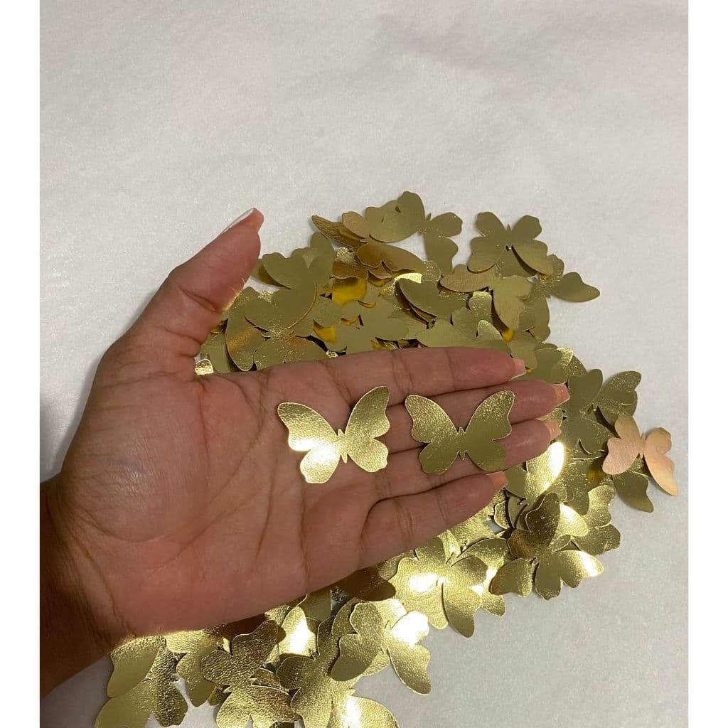 Lindas Borboletas em lonita dourada brilhosa cortadas a laser para aplicação e belo acabamento