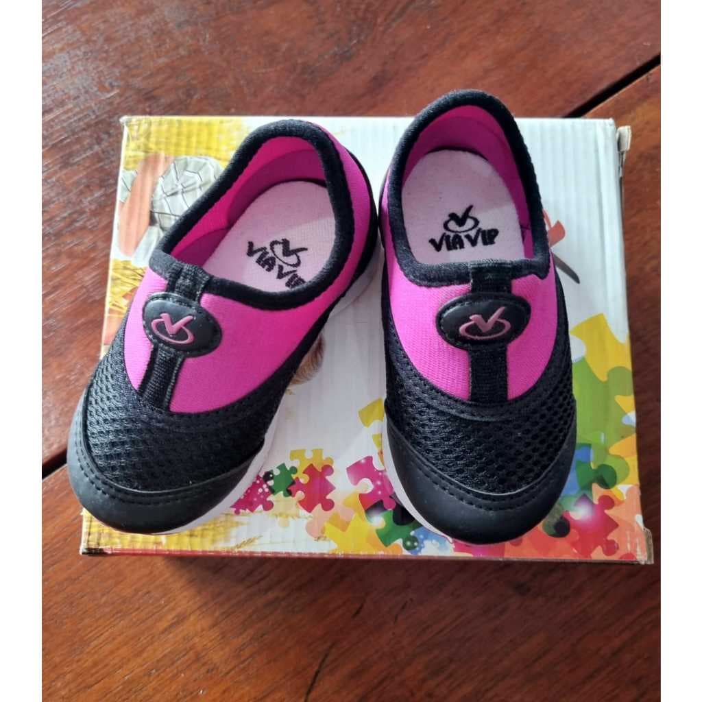 Tênis Via Vip preto e pink. Bebê e infantil.