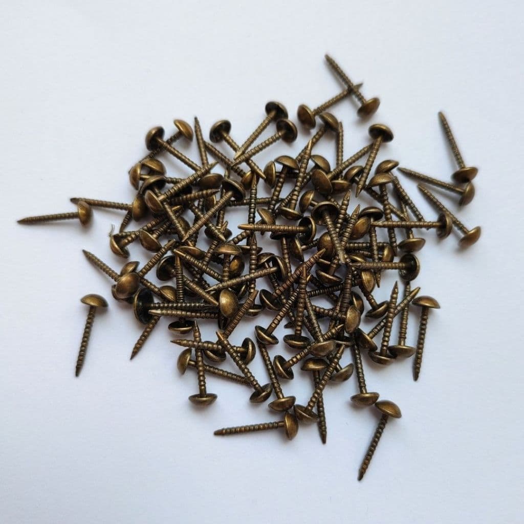 Kit 100 tachas/percevejos de metal para quadros, estofados, calçados, tapeçaria, cortiça