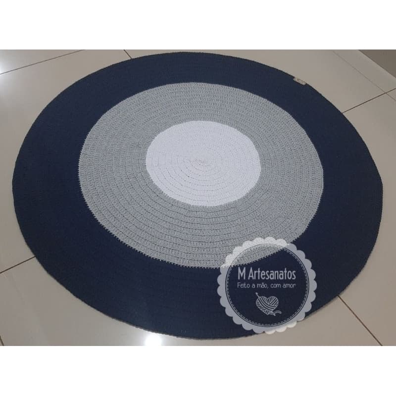 Tapete redondo de croche branco, cinza e azul marinho quarto bebê e infantil