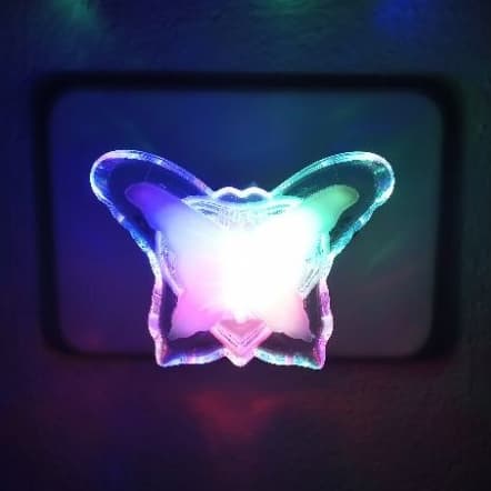 Luminária de Tomada/luz colorida/ 127-220V/ Modelo Borboleta / Com Botão liga e desliga