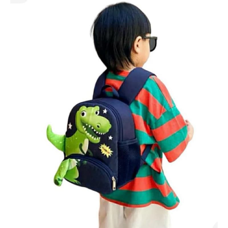 MINI MOCHILA DINOSSAURO. Dimensões: 26cm altura x 20cm largura x 10cm profundidade