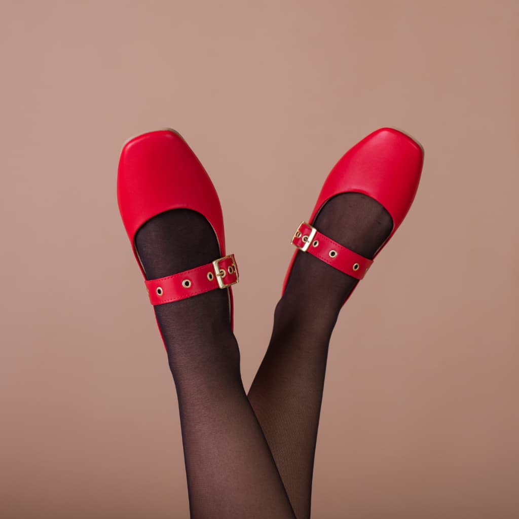 Sapatilha Feminina Tira Larga Bico Quadrado Tendencia Sapatilhas Vermelha Marron Fivela Dourada