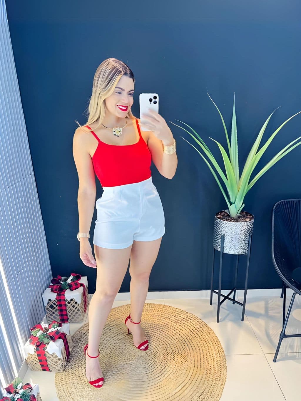 Short Feminino de Alfaiataria com Cintura Alta e Zíper na Lateral Com bolsos promoçao 2025