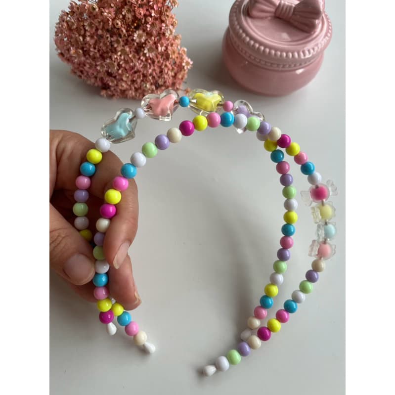 Tiara divertida com miçangas
