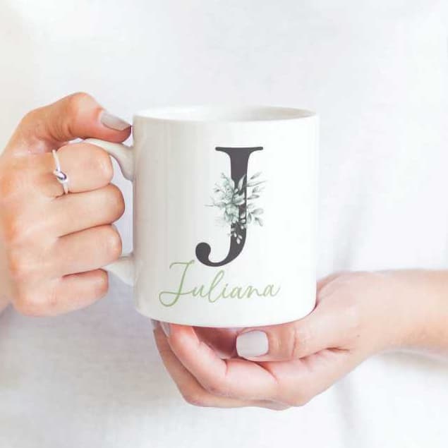Caneca de porcelana  personalizada com nome, aniversário, presente, padrinho/madrinha, lembrancinha.