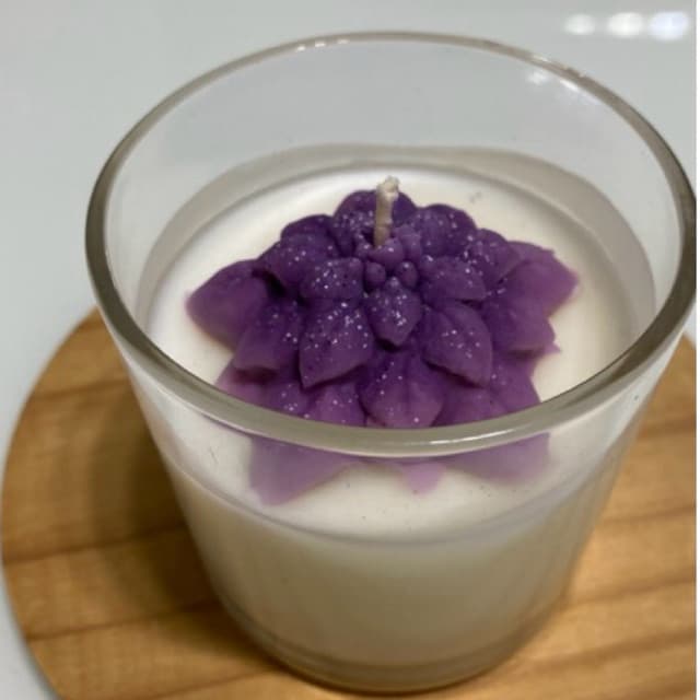 vela aromática vegana com florzinha 200g, escolha  favorita!