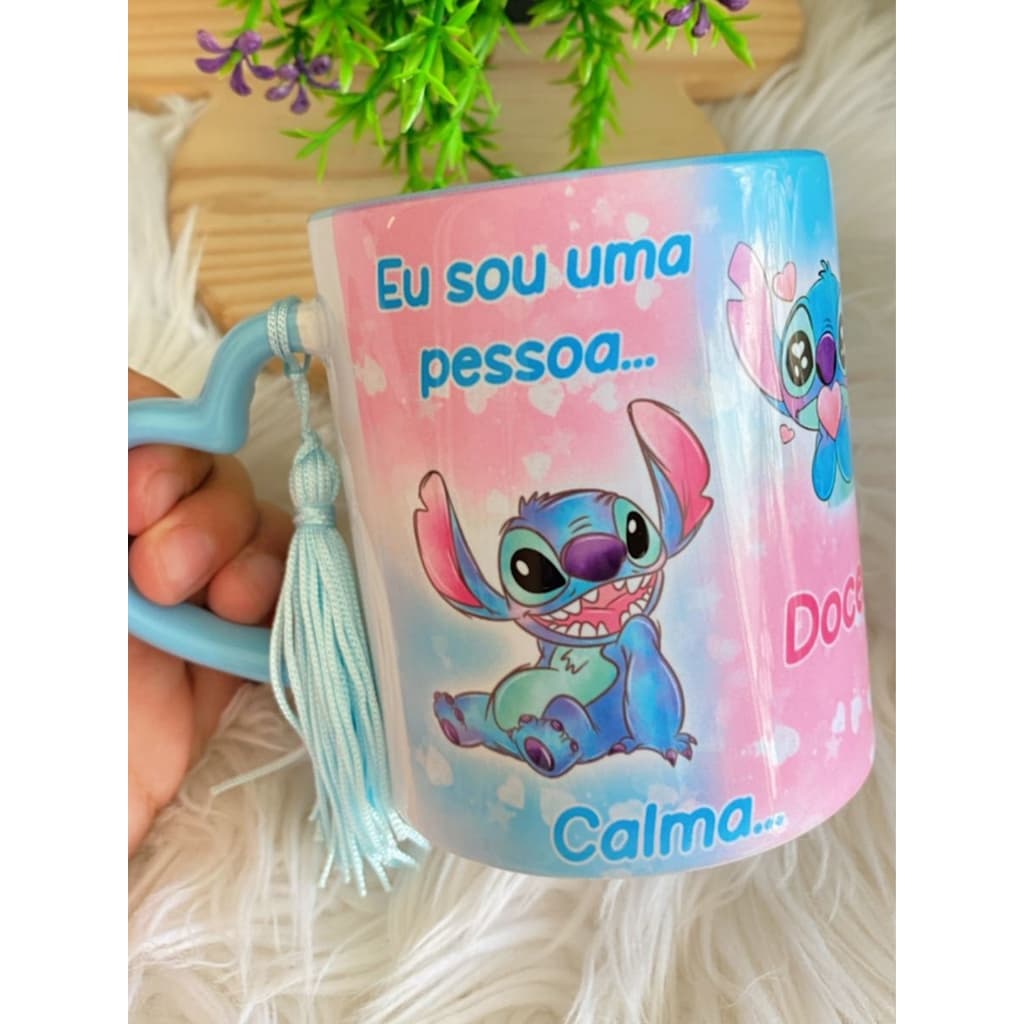 Caneca Personalizada de Porcelana Stitch Vocês Que Me Estressam - Alça (Coração) e Interior Colorido