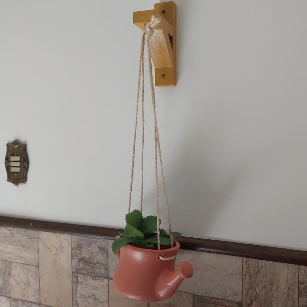 Cachepot Para Pendurar em Cerâmica Modelo Regador