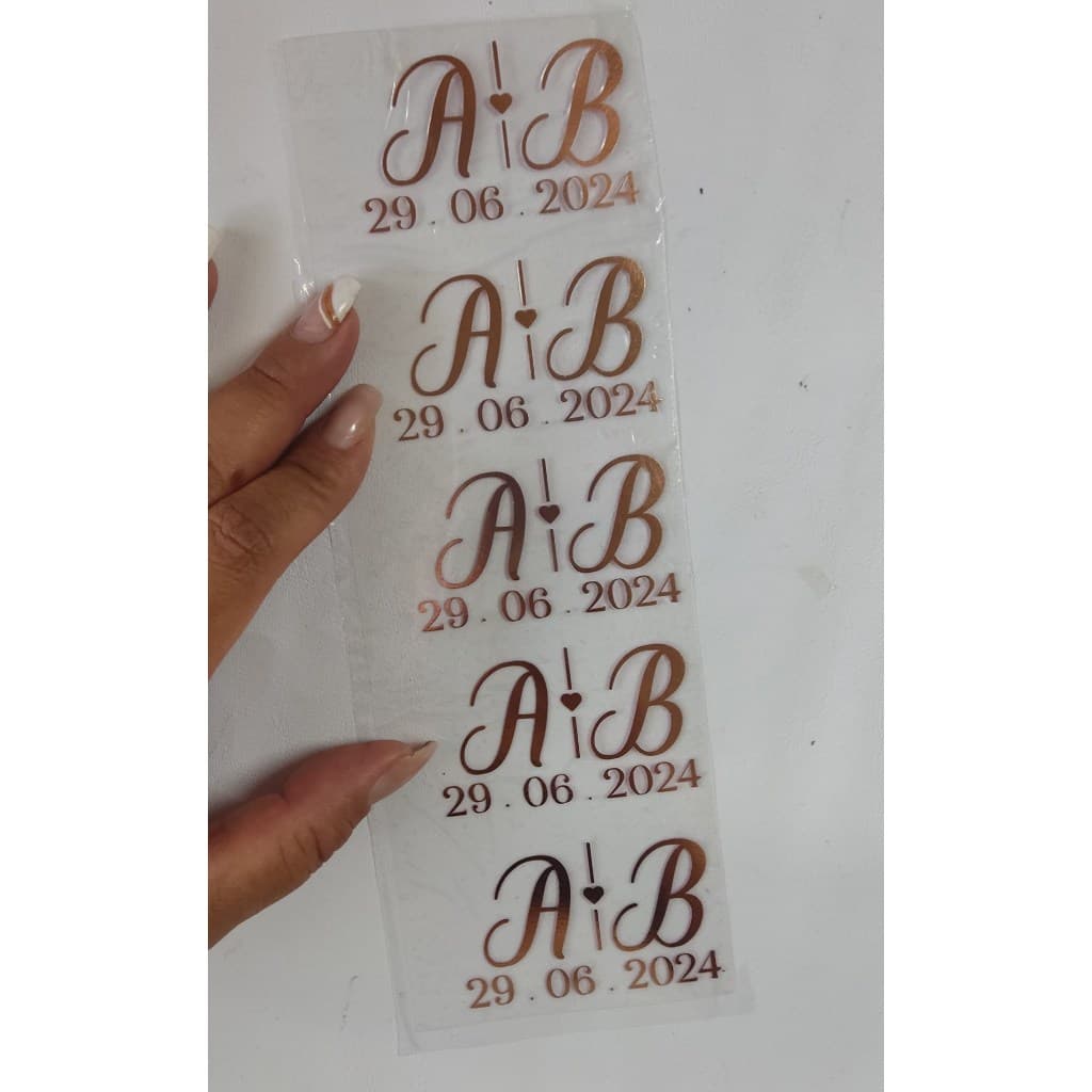 Adesivo termocolante -  Inicial Casal com data - 3,7 cm de altura - Cartela com 5 unds