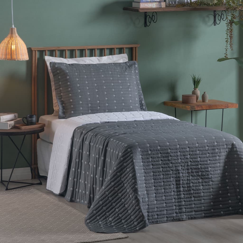Cobre Leito Decor Cama Solteiro Bordado com Porta Travesseiro  2,40m x 1,80m