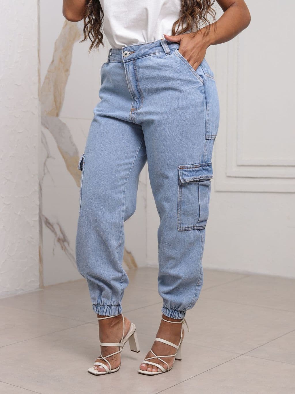 Calça Jeans Feminina Cargo Jogger