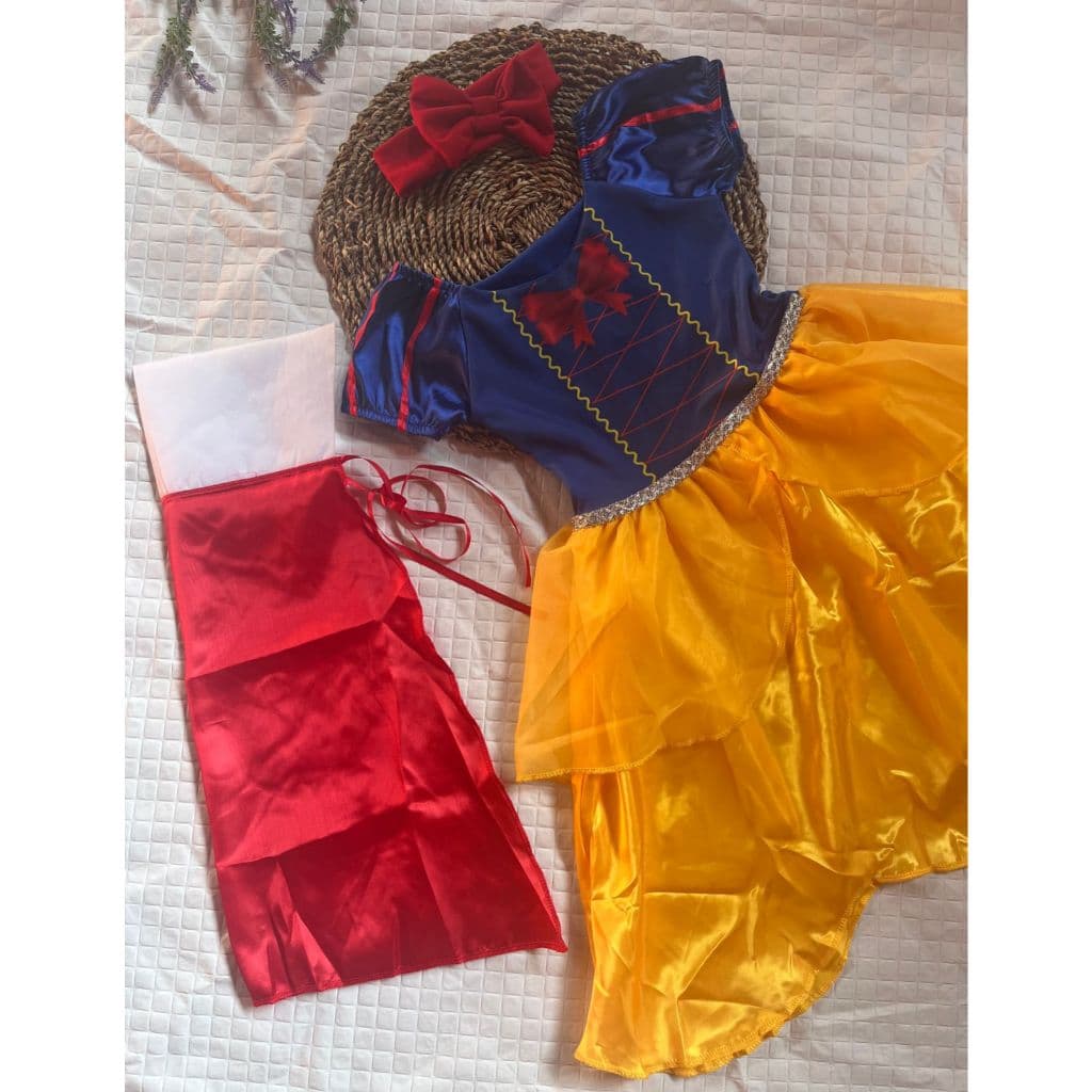 Fantasia Infantil Vestido Branca de Neve Completa comTiara e Capa Vestido De Princesa