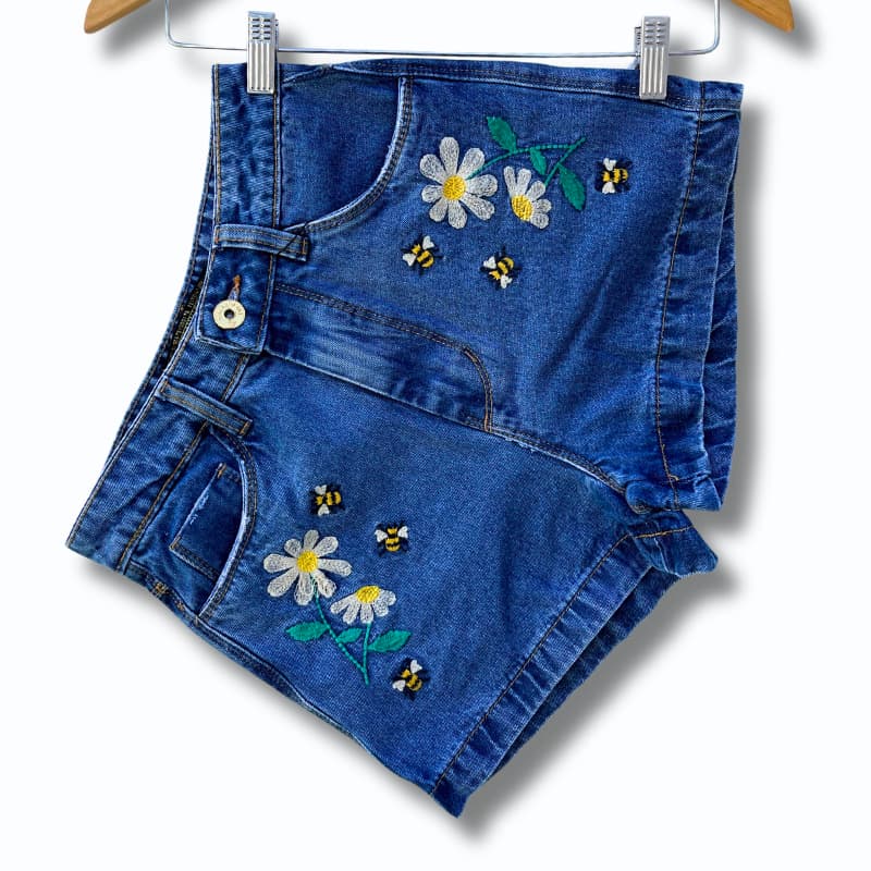 Short jeans feminino cintura alta bordado casual conforto e estilo da moda de abelha, bermuda