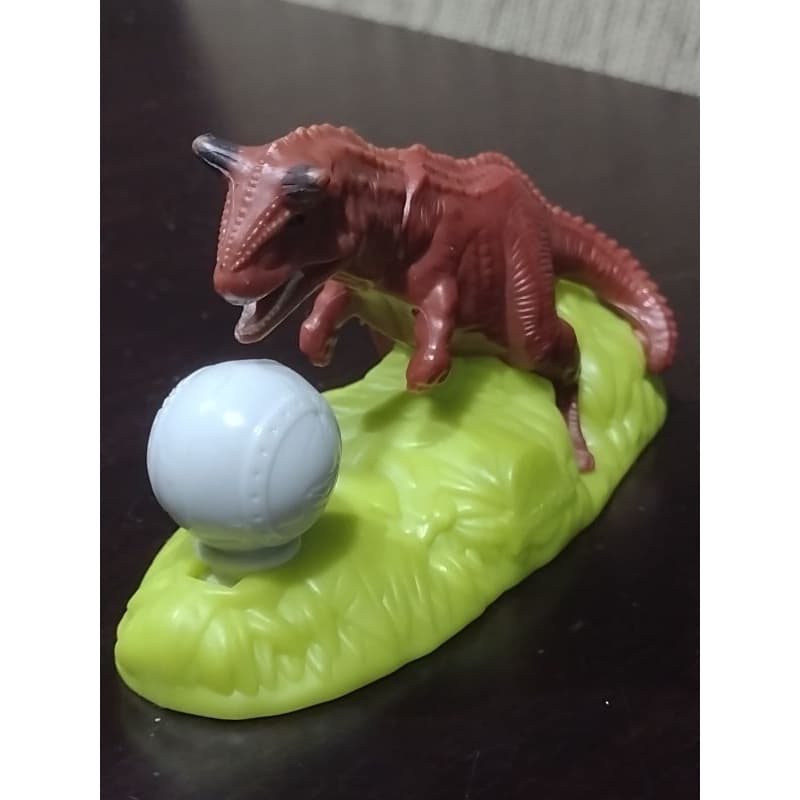 Dinossauro Carnotauro - Plástico rígido maciço - Jurassic World 2018 Mc Donalds