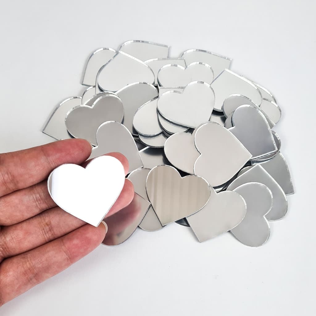 Kit 100 Mini Corações Acrílico Espelhado Decorativo 4x3,6cm Para Artesanato e Lembrancinhas