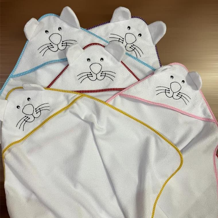 Toalha de Banho Bebe Bordada com Capuz Forrado URSO