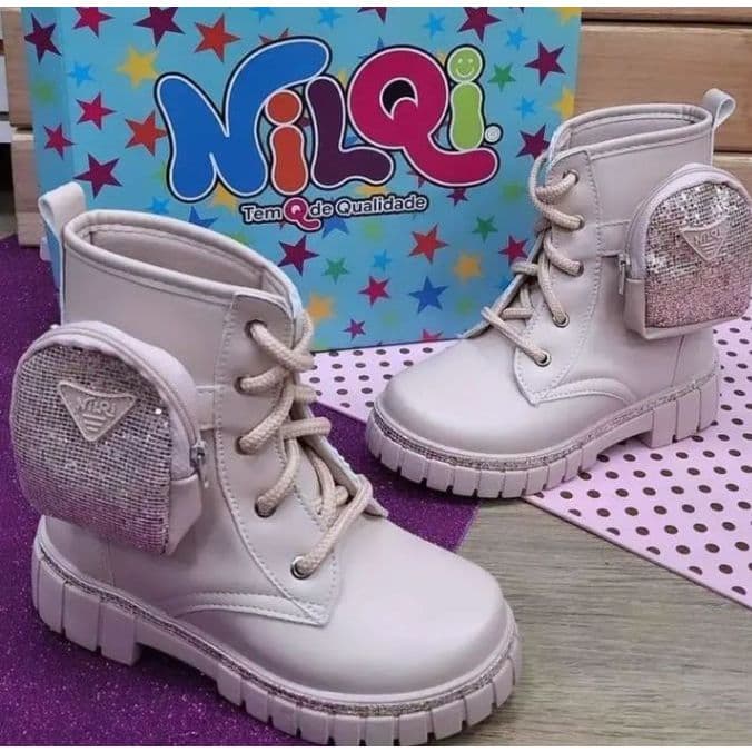 Bota infantil menina infantil Nilqi com brilho nas laterais
