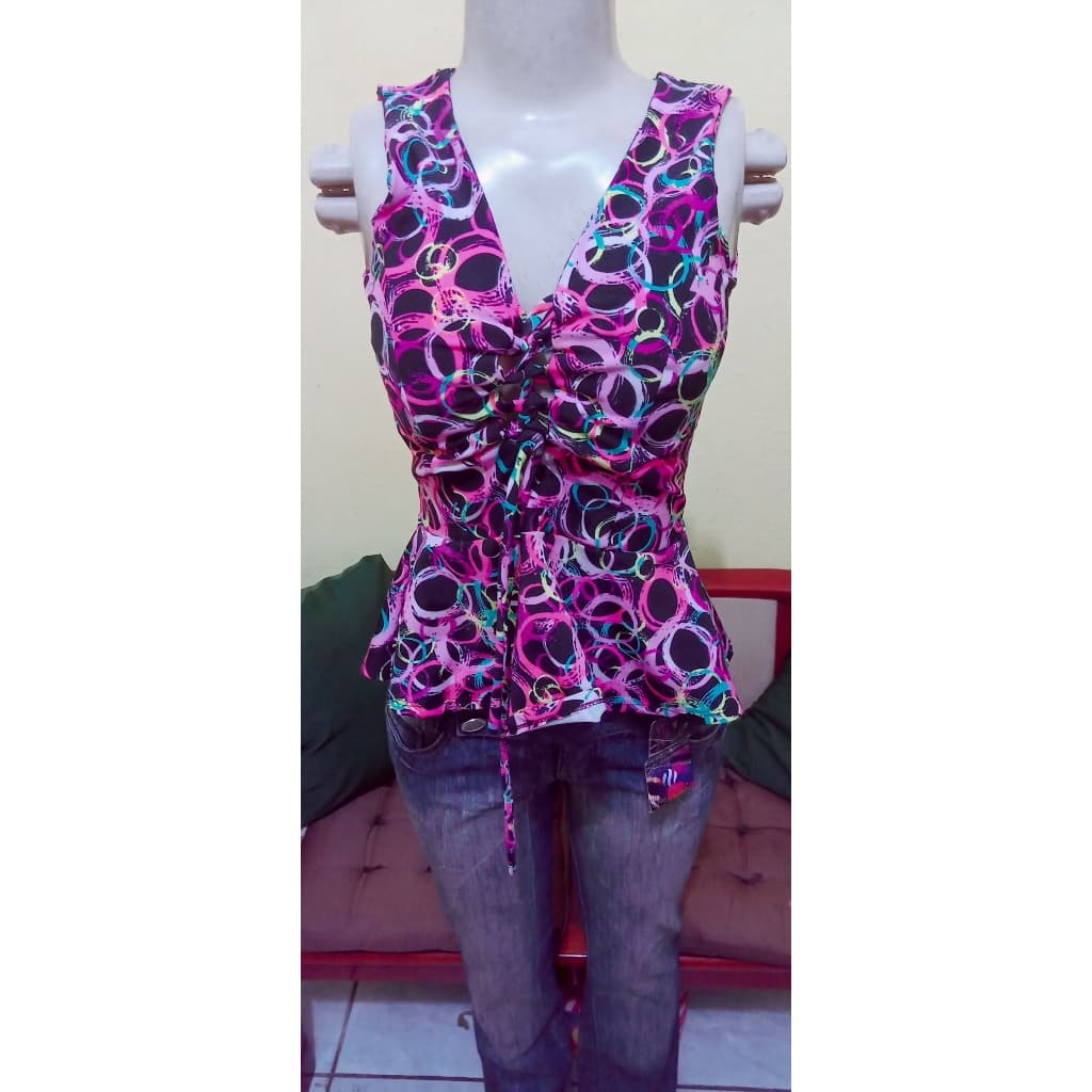 Blusa estilo Regata com Gola   sem manga gola / Roupa Feminina Fashion -semi-novo