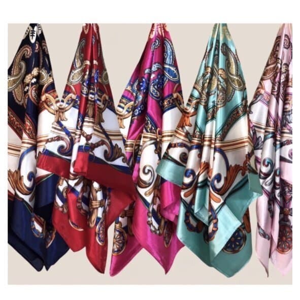 Lenço 50*50CM/90*90CM/ cetim / seda/ lenço /várias estampas（A cor e o estilo são entregues aleatoriamente）