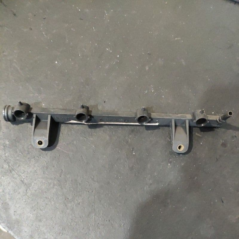 Flauta dos bicos injetores sandero symbal Clio logan 1.6 8v 8200494284