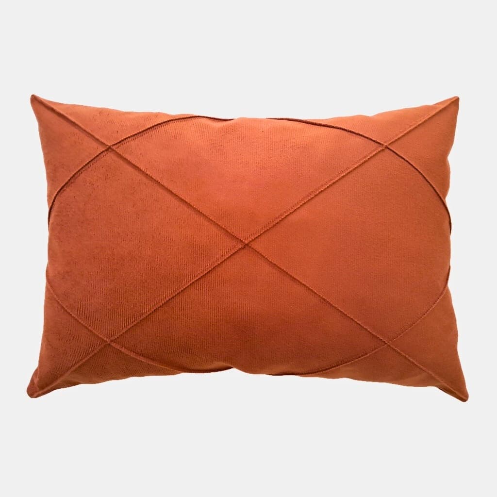 Capa de Almofada Avulsa Drapeada Retangular Baguete Suede Toque Aveludado 50x30cm