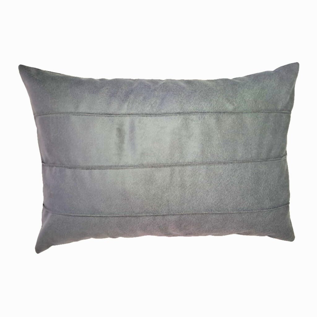 Capa de Almofada Listrada Baguete Retangular Avulsa Drapeada Suede 50x35cm Toque Aveludado