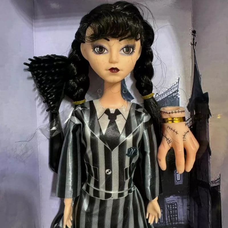 Boneca Vandinha da série da tv mede 30 cm Musical Brinquedo barato Família admas+ mãozinha