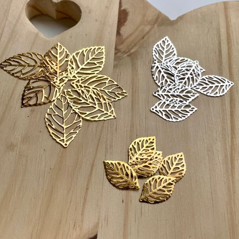 Folhas Vazadas em Metal para Bijuterias – Kits 20 un ou 10 un Ouro/Prata