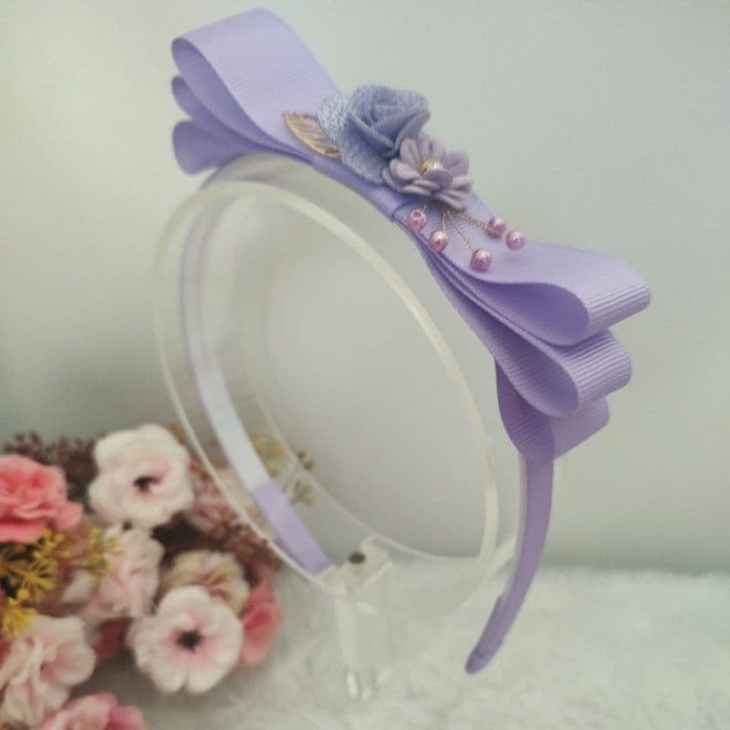 tiara arco modelo laço com apliques em flores delicadas