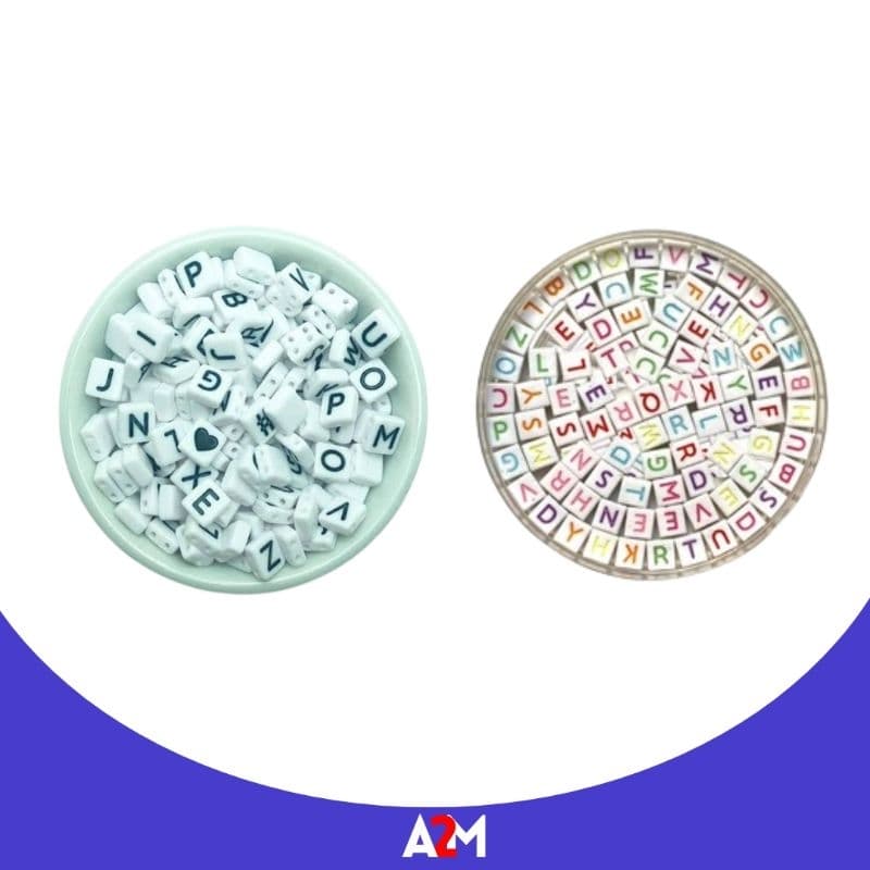 Miçanga Pastilha Quadrada Letras Entremeio Pulseira 2 Tipos c/100pcs 17g