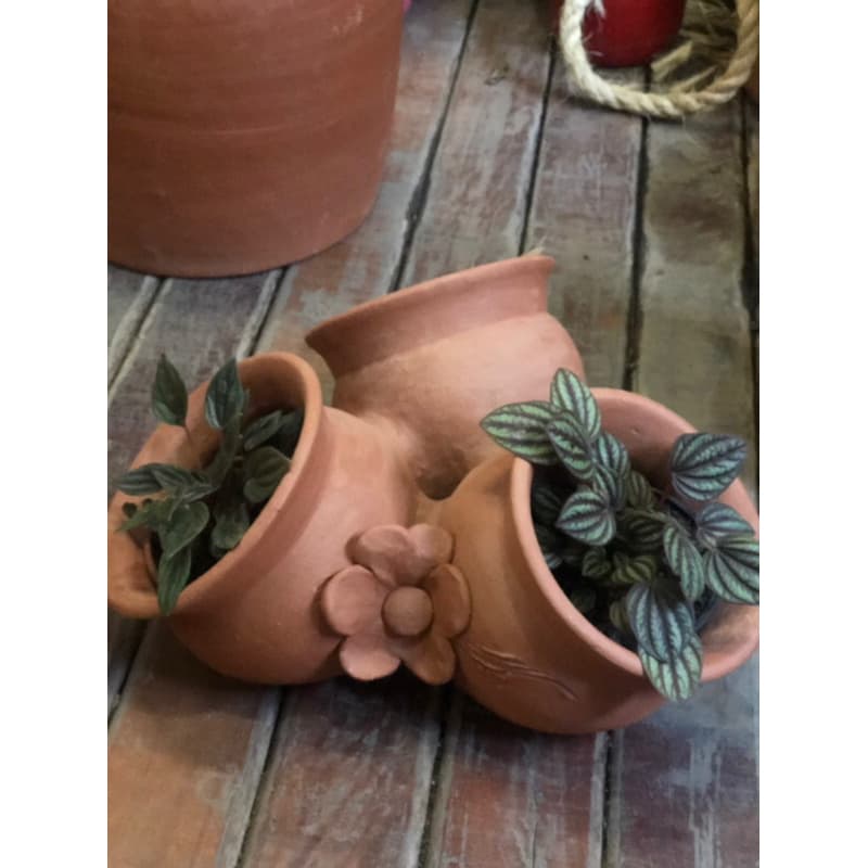 Floreira com 3 vasos e detalhe em flor maravilhosa para sua casa e jardim !!!