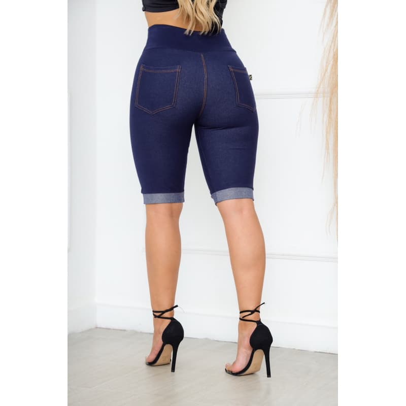 Bermudas malha jeans cintura alta com barinha na perna comprimento no joelho com dois bolso atrás
