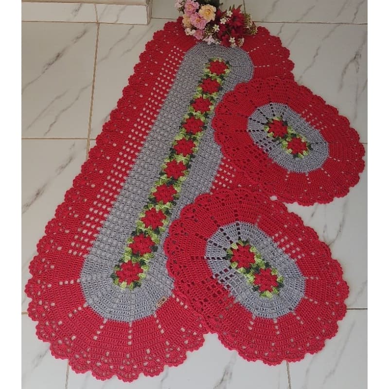 Jogo de passadeira  de crochê Mari 3 peças ( 1 passadeira de 130cmx50cm e 2 tapetes 52cmx46cm).