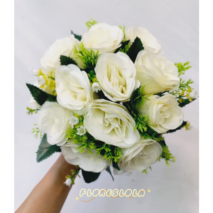 Buquê de Noiva Casamentos Civil ou Religioso feito de flores artificiais com cores Branco, Creme  para casamentos