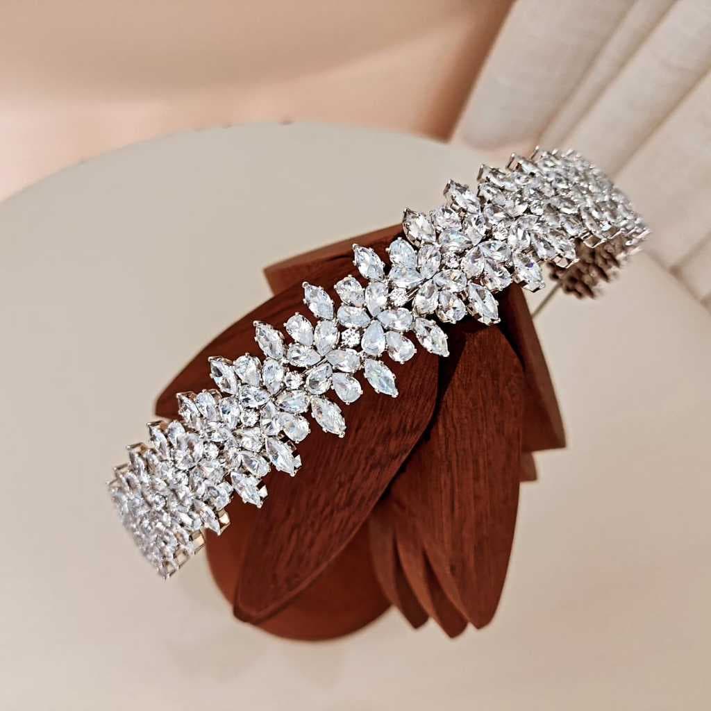 Coroa Tiara Porta Coque Zircônia Prata Prateado Para Penteado Noiva Casamento Festa de 15 Anos Elegante