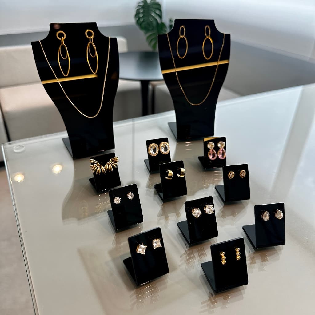 Expositor de Joias Brincos Bijuterias Colares e Acessórios de Acrílico Cores- Kit com 12 unidades