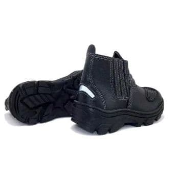 bota motoqueiro com proteção no bico.