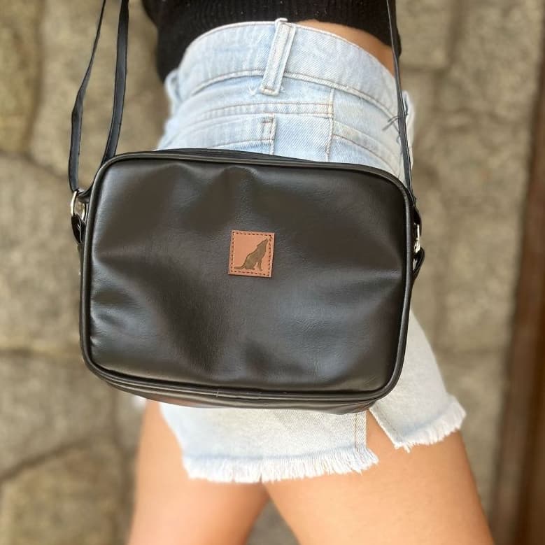 Bolsa Feminina Preta ou Branca Crossbody Passeio Festas Couro Sintético
