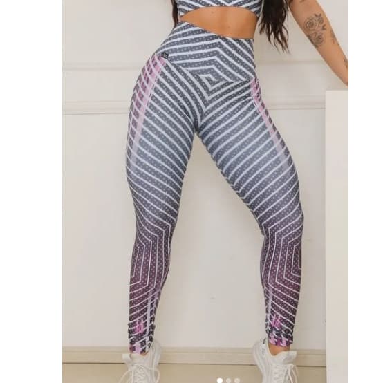 Legging preta estampada Suplex Cintura alta modeladora sem transparencia disfarça celulite
